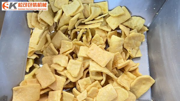 蝦片稱(chēng)重定量包裝機(jī)上料裝置圖